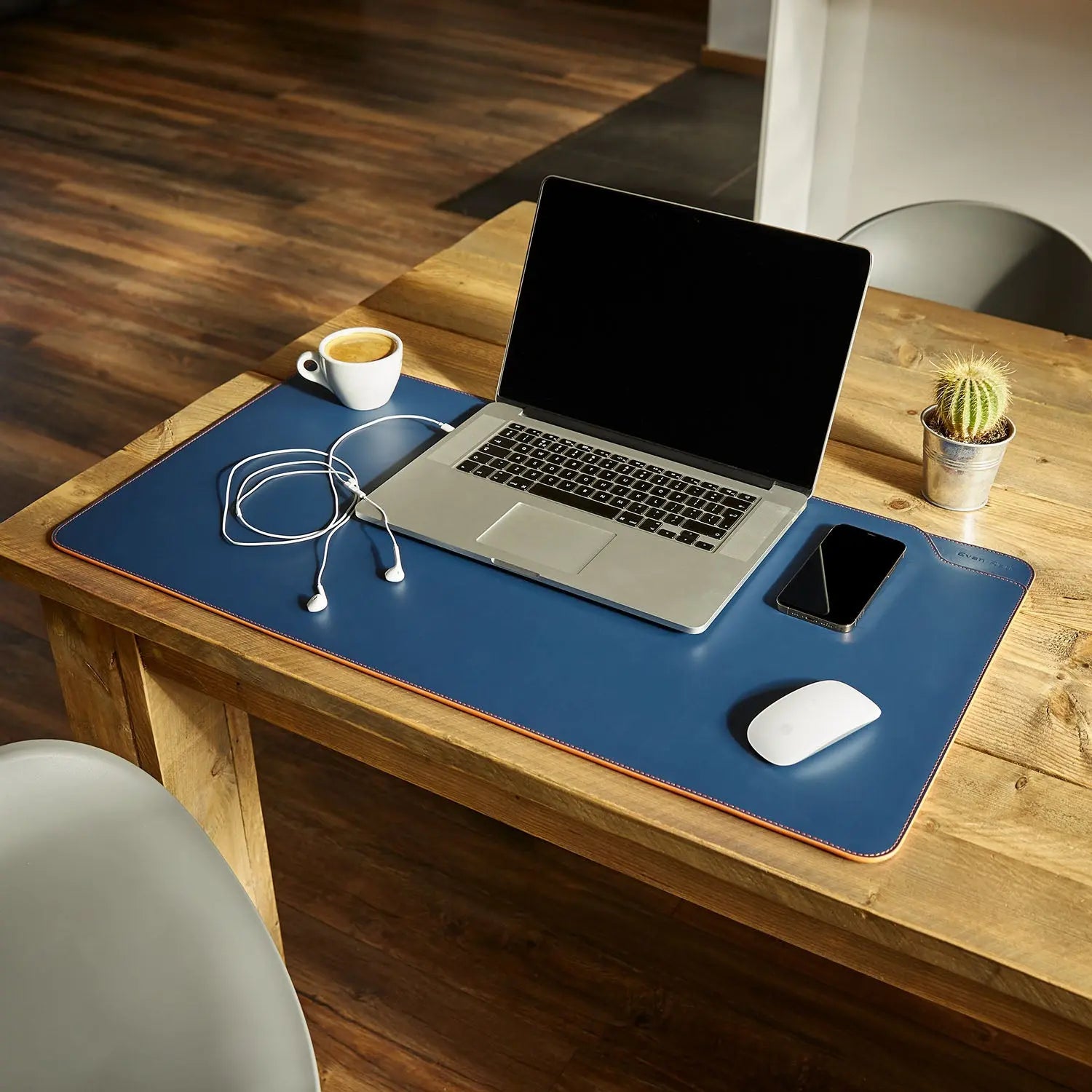 Blue Desk Mat Evan Red